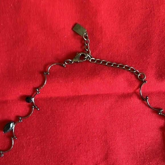 Anne Klein black small necklace. - Picture 3 of 5